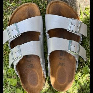 BIRKENSTOCKS women’s size 37/6-6.5 in silver/grey